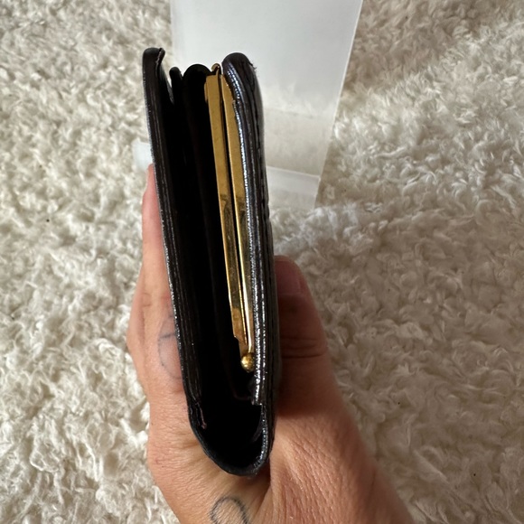 Louis Vuitton Monogram Amarante Vernis Kisslock Wallet - Picture 8 of 15